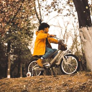 抬起妺妺的玉足猛地冲击h
