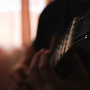 抬起妺妺的玉足猛地冲击h
