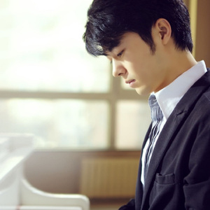 抬起妺妺的玉足猛地冲击h
